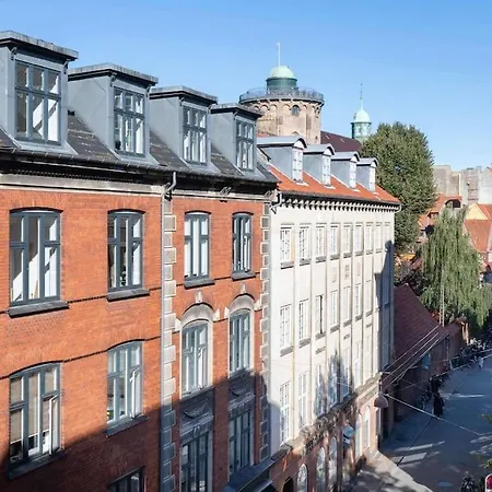 Spacious On Lively & Vibrant Street Appartement