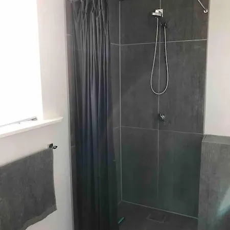 Vakantiehuis Modern 2 Bedroom Close To Airport And Town - Sleeps 8 Kopenhagen