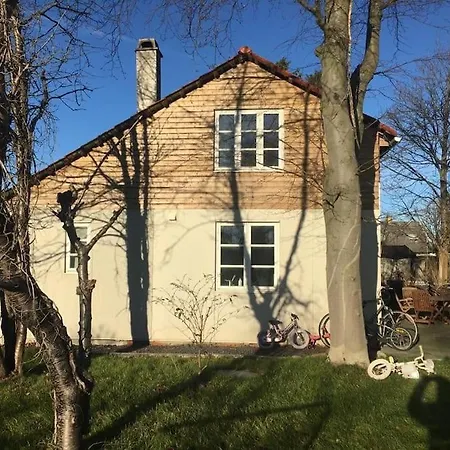 Casa vacanze Modern 2 Bedroom Close To Airport And Town - Sleeps 8