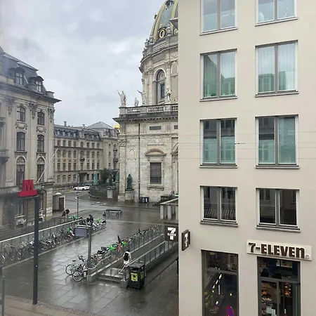 Hip - With Marble Church Views Apartment