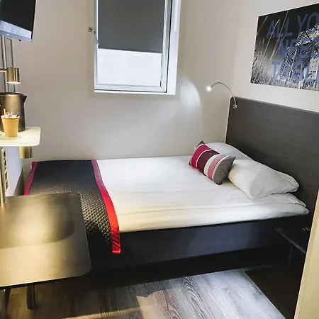 Metro Hotel