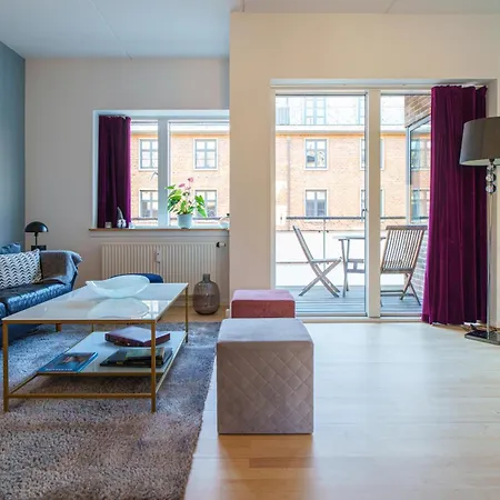 Spacious & Comfortable Near Tivoli & Metro København
