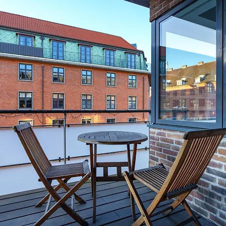 Spacious & Comfortable Near Tivoli & Metro * København