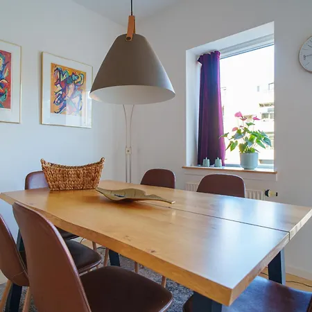 Spacious & Comfortable Near Tivoli & Metro * København