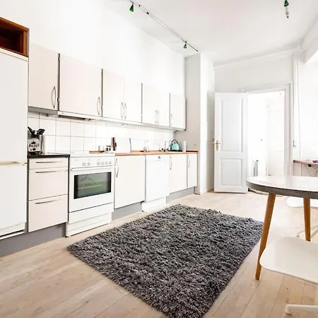 Kattesundet Charm - Historical Center Apartment *