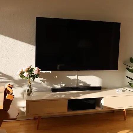 Apartment Cosy Near City, Beach, Metro & Airport *