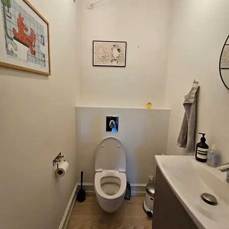 Flot Stort Hus I Valby Udlejes! København