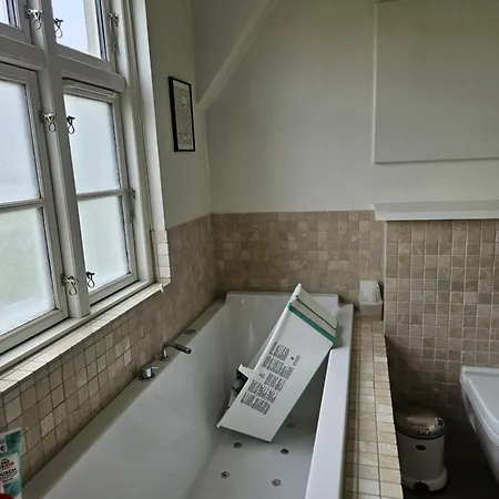 Flot Stort Hus I Valby Udlejes! Villa
