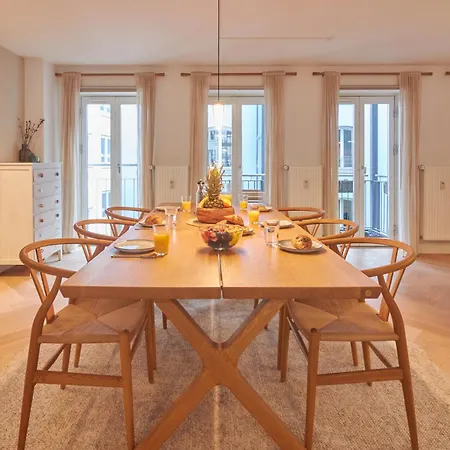 Designer 2 Bedroom With Private Balcony Apartament