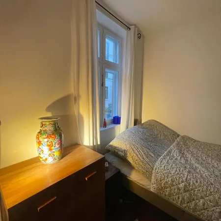 Privat bolig Cozy Center Chambers With Kitchen And Garden