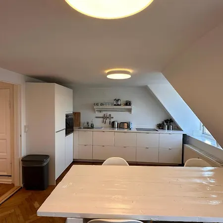 1 Til 3 Apartment *