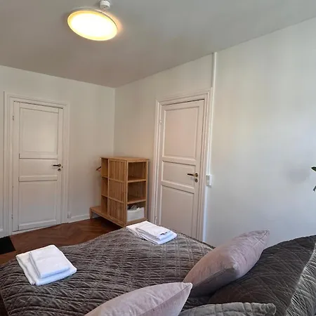 1 Til 3 Apartment