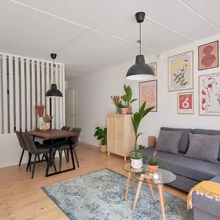 Apartment Luxury - Family Friendly - - Cozy- Balcony