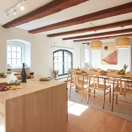 Apartment Warm 3br Loft With Exposed Beams *