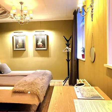 'blue House' In Vintage Villa&garden بيت ضيافة *