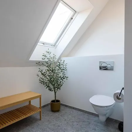 10 Person In The Heart Of Apartment