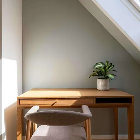 10 Person In The Heart Of Apartment