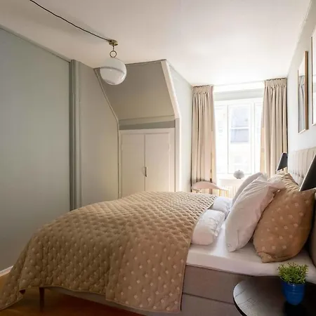 10 Person In The Heart Of * Copenhagen