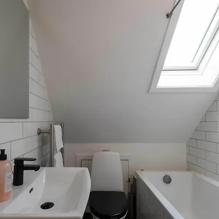 Apartment 10 Person In The Heart Of *