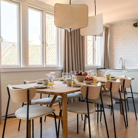 Apartment 10 Person In The Heart Of *