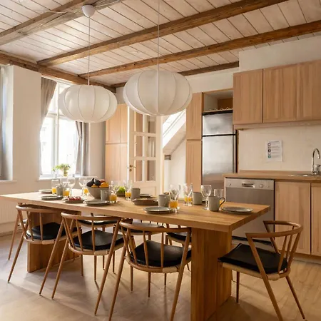 Stylish Duplex In N *