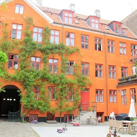 Balkon Med Udsigt Midt I Lejlighed København