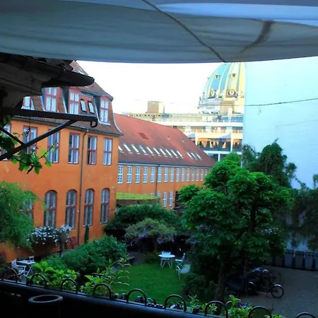 Balkon Med Udsigt Midt I * København