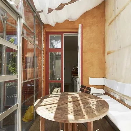 Balkon Med Udsigt Midt I Lejlighed København