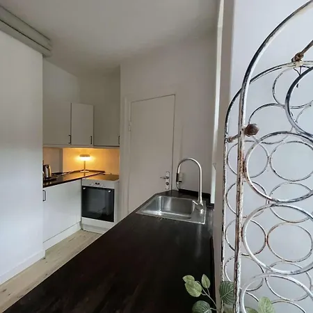 Amazing 2-bedroom By The Lakes *