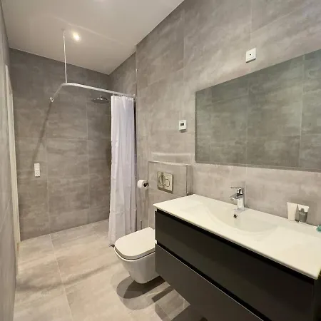 Newly Renovated 2br With Large Balcony Apartment *