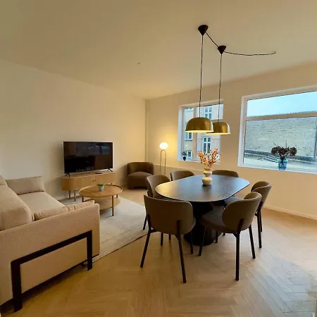 Newly Renovated 2br With Large Balcony *