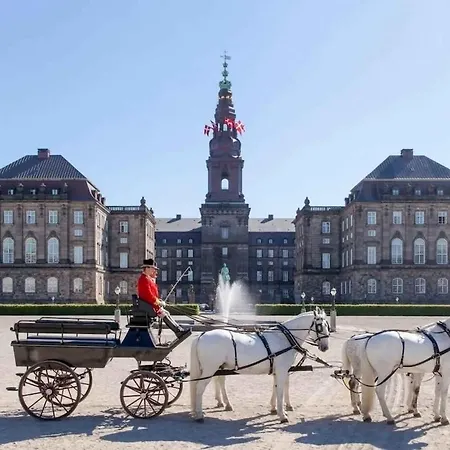 Newly Renovated 2br With Large Balcony * Copenhagen