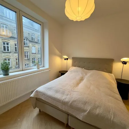 Apartment Newly Renovated 2br With Large Balcony