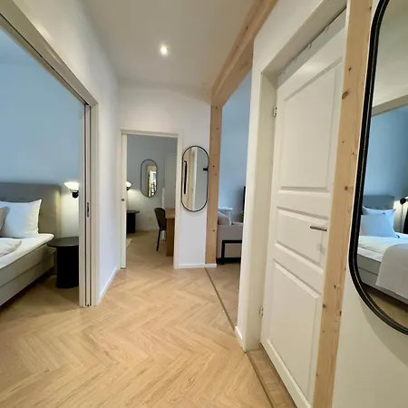 Apartment Newly Renovated 2br With Large Balcony *