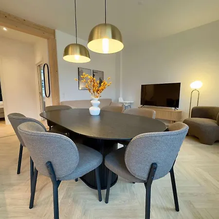 Newly Renovated 2br With Large Balcony *