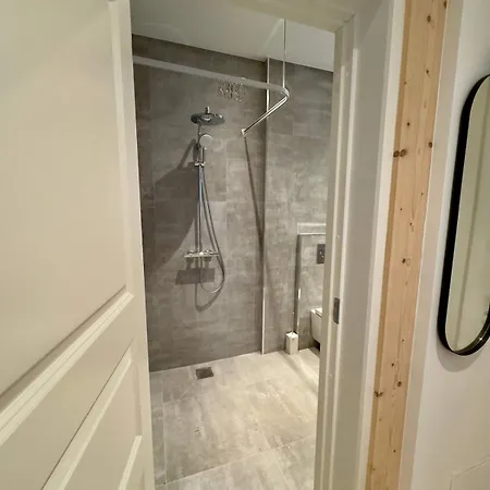 Newly Renovated 2br With Large Balcony *