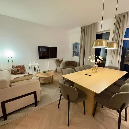 Apartment Newly Renovated 2br With Large Balcony Copenhagen