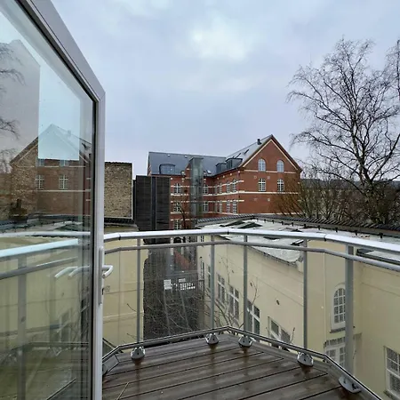 Apartment Newly Renovated 2br With Large Balcony *