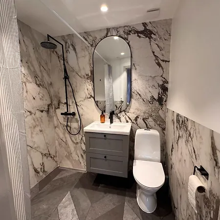 Upscale 3br Apartment *