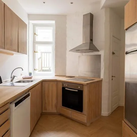 Freshly Renovated For 6 People Apartment