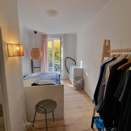 Apartment Cute In Hip Neighbourhood! *