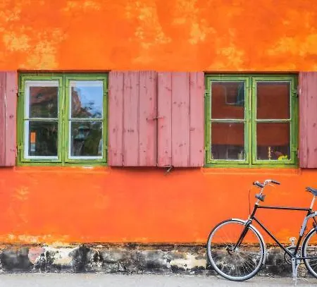 Location - By Tivoli Nyhavn & Metro *