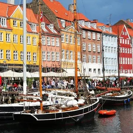 Location - By Tivoli Nyhavn & Metro Apartment