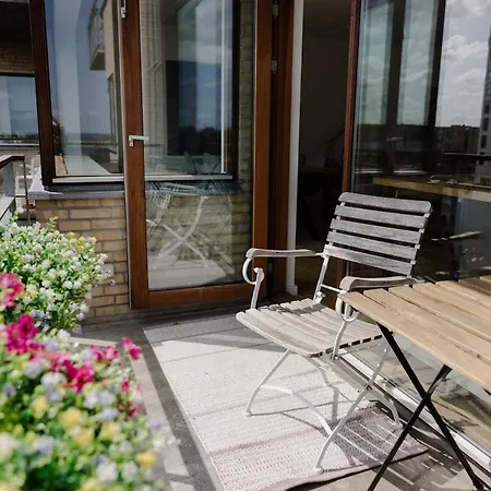 Apartment On The Beach, Close To Centre & Airport *