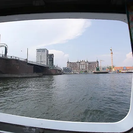 Houseboat 3*