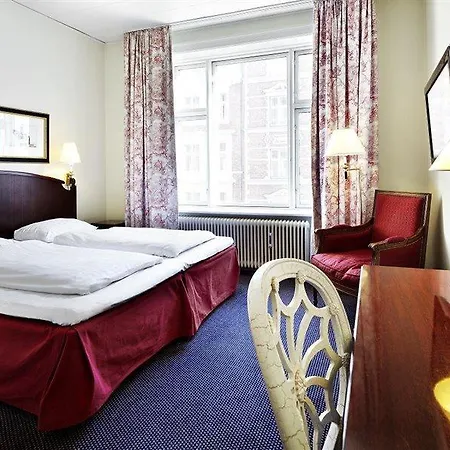 Mayfair Hotel 4*