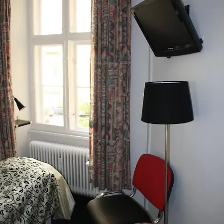 Jorgensen Hostel *