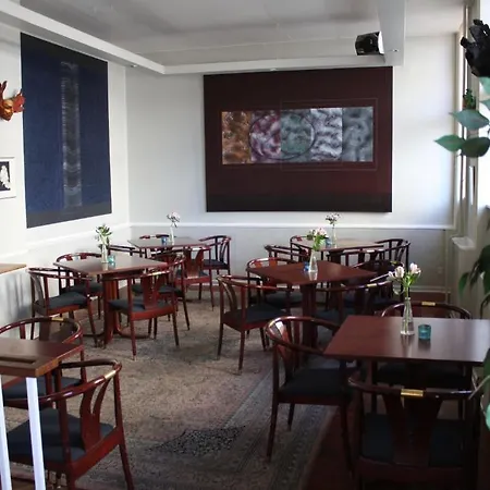 Jorgensen Hostel *