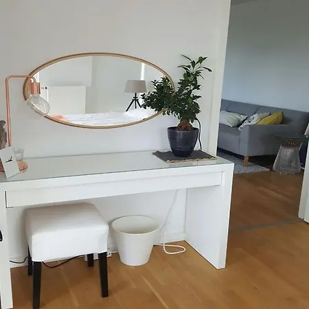 Canal Apartment *