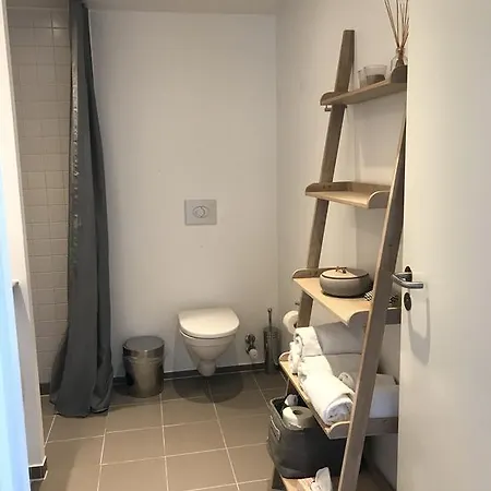 Apartment Canal